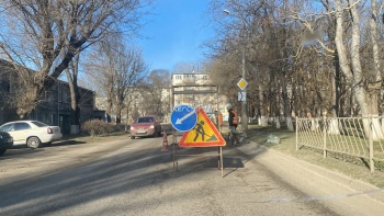 Водители, внимание: на Кирова дорожники вырезали ямы