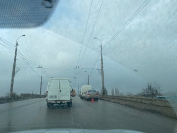 На Горьковском мосту утром произошла авария