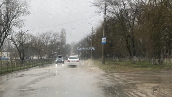 Новости » Общество: Ехать можно: дороги в Керчи  затопило не сильно