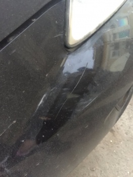 Пенсионерка поцарапала автомобили крымчан, потому что ей не понравилась их парковка