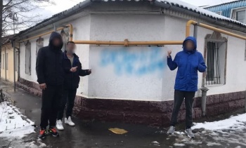 Новости » Криминал и ЧП: Штраф до 5 тысяч грозит крымчанам, которые разрисовывали стены рекламой наркотиков
