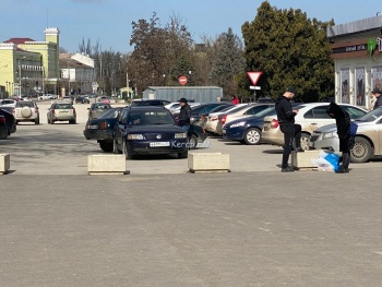 На парковке в центре Керчи произошла авария