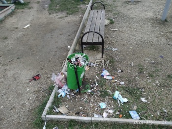 Площадки на Семи Ветрах – мусор и опасные конструкции ожидают детей