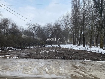 Новости » Общество: У МФЦ Керчи расширят парковку