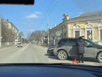 В Керчи на перекрестке Свердлова – Айвазовского в ДТП столкнулись Hyundai  и Nissan