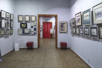 Новости » Общество: Выставка графических работ крымского художника Петра Столяренко открылась в Керчи