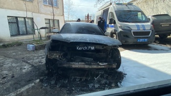 Новости » Криминал и ЧП: В Керчи ночью сгорела «Audi»