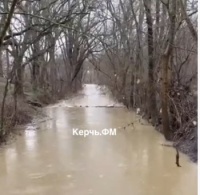 В керченских речках поднимается вода, люди боятся потопа
