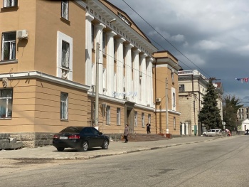 Новости » Общество: Спешил в суд: керчане пожаловались на очередного «автохама»