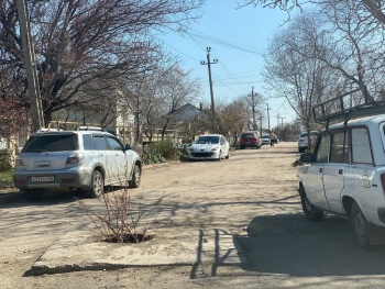 Новости » Общество: Очередная ловушка для водителей Керчи образовалась на дороге по ул. 23 Мая