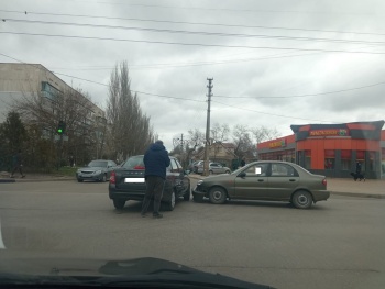 Новости » Криминал и ЧП: На перекрестке Горького-Фурманова произошла авария