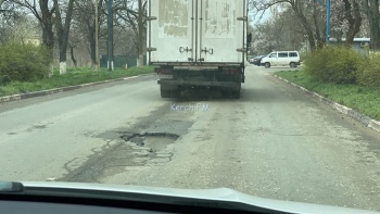 Новости » Общество: Водители Керчи просят провести ямочный ремонт на улице Кирова