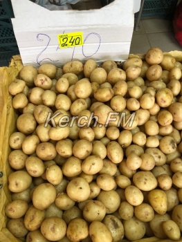 Новости » Общество: Керчане думали, что их уже не удивить ценами, пока не увидели молодую картошку