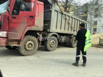 Новости » Общество: На Блюхера возобновили работы по замене водовода, водителям стоит быть внимательнее