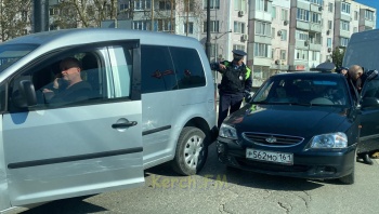 Новости » Криминал и ЧП: Не поместились: на мосту в Керчи произошло ДТП