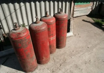 Новости » Общество: Крымчане пока могут пользоваться старыми газовыми баллонами