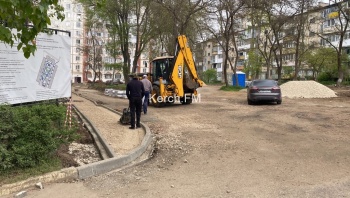Новости » Общество: Во дворах по Сморжевского формируют новые пешеходные дорожки
