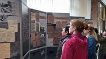 Новости » Общество: Тематическая выставка «Без срока давности» открылась в Керчи