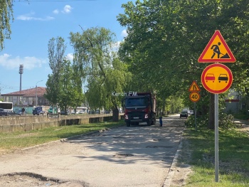 Новости » Общество: На ул. Борзенко установили новые дорожные знаки