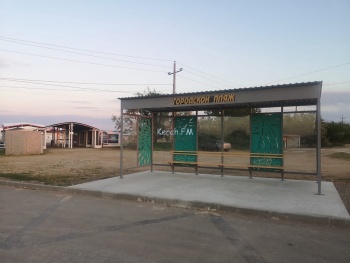 Новости » Общество: В Керчи на горпляже поставили автобусную остановку