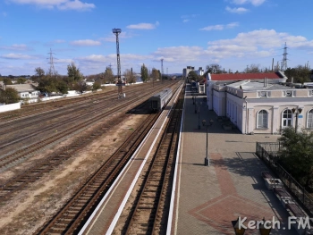 Новости » Общество: На станциях и вокзалах Крыма отремонтируют полсотни платформ