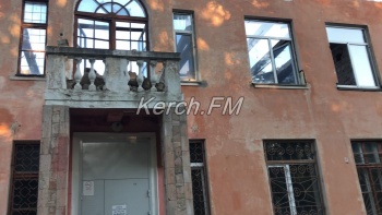Новости » Общество: Уже должны были сдать: здания в больничном городке в Аршинцево превращаются в развалины