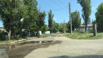 Новости » Общество: На Орджоникидзе в Керчи снова появилась река воды