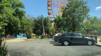 Новости » Общество: В Керчи первый слой асфальта появился в Морских переулках