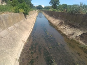 В Керчи начали чистить русла рек