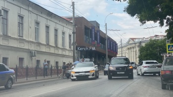 В центре Керчи столкнулись «ВАЗ» и «Kia»