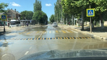 Новости » Общество: На ул. Орджоникидзе в Керчи появился еще один лежачий полицейский