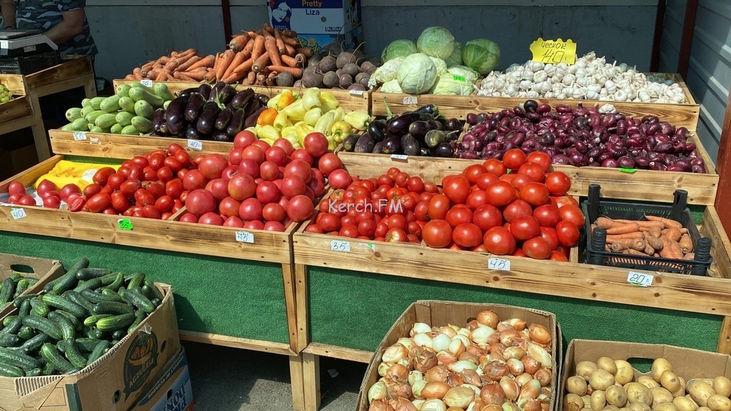 Куплю овощи краснодар. Овощной рынок. Оптовый рынок овощей и фруктов. Овощи и фрукты на рынке. На рынке.