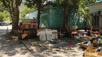 Новости » Общество: Еще две торговый точки снесли в районе ул. Войкова