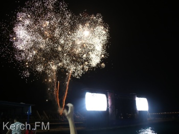 Сорок тысяч зрителей в восторге – День рыбака завершился шикарным фейерверком в Керчи