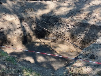 Новости » Общество: В парке за памятником Володе Дубинину начались археологические работы