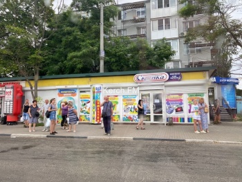 Новости » Общество: Новая остановка на автовокзале не устраивает керчан