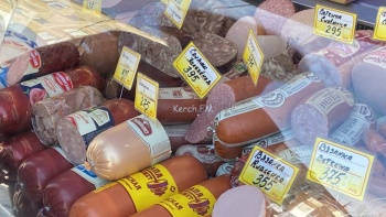 За колбасу с антибиотиками и неопознанное мясо оштрафовали крымскую компанию