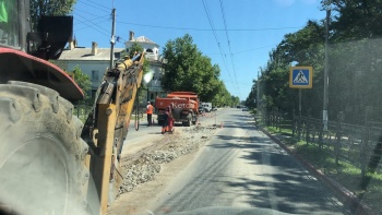 Новости » Общество: Не может быть: в Керчи вспомнили про яму на дороге по Свердлова