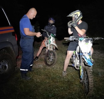 Новости » Общество: В Крыму спасли двух подростков, которые на мотоциклах заблудились между селами