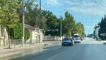 Дорога на ул. Свердлова залита нечистотами