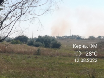 Новости » Криминал и ЧП: Под Героевкой в Керчи дым  виден на несколько километров