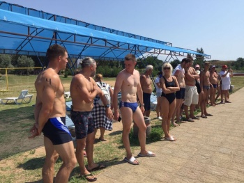 Новости » Спорт: В Керченском проливе прошел заплыв на полтора километра