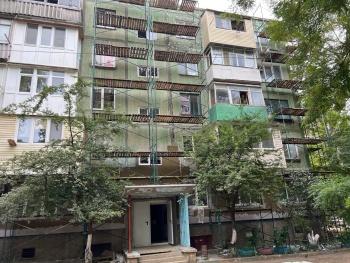 Новости » Общество: В Керчи начался ремонт еще одной многоэтажки в Аршинцево