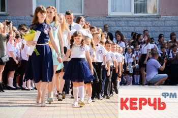 Новости » Общество: Школьные линейки в Крыму не отменят из-за роста ковида
