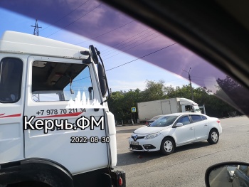 Новости » Криминал и ЧП: На перекрёстке Чкалова - Куль-Обинское шоссе в Керчи произошло ДТП