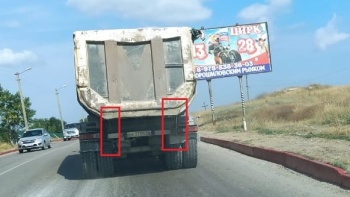 Новости » Общество: Собственник грузовика заплатит штраф, за загрязнение дороги в Керчи