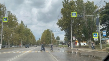 Новости » Общество: Керчане просят отремонтировать светофор на Генерала Петрова