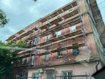 Новости » Общество: На Айвазовского капитально отремонтируют многоэтажку
