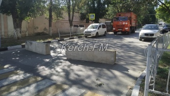 Новости » Общество: Сегодня в Керчи перекрыта часть улиц: керчане стоят в пробках