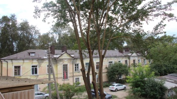 Новости » Общество: В Керчи завершили капремонт кровли в доме по ул. Казакова 1947 года постройки